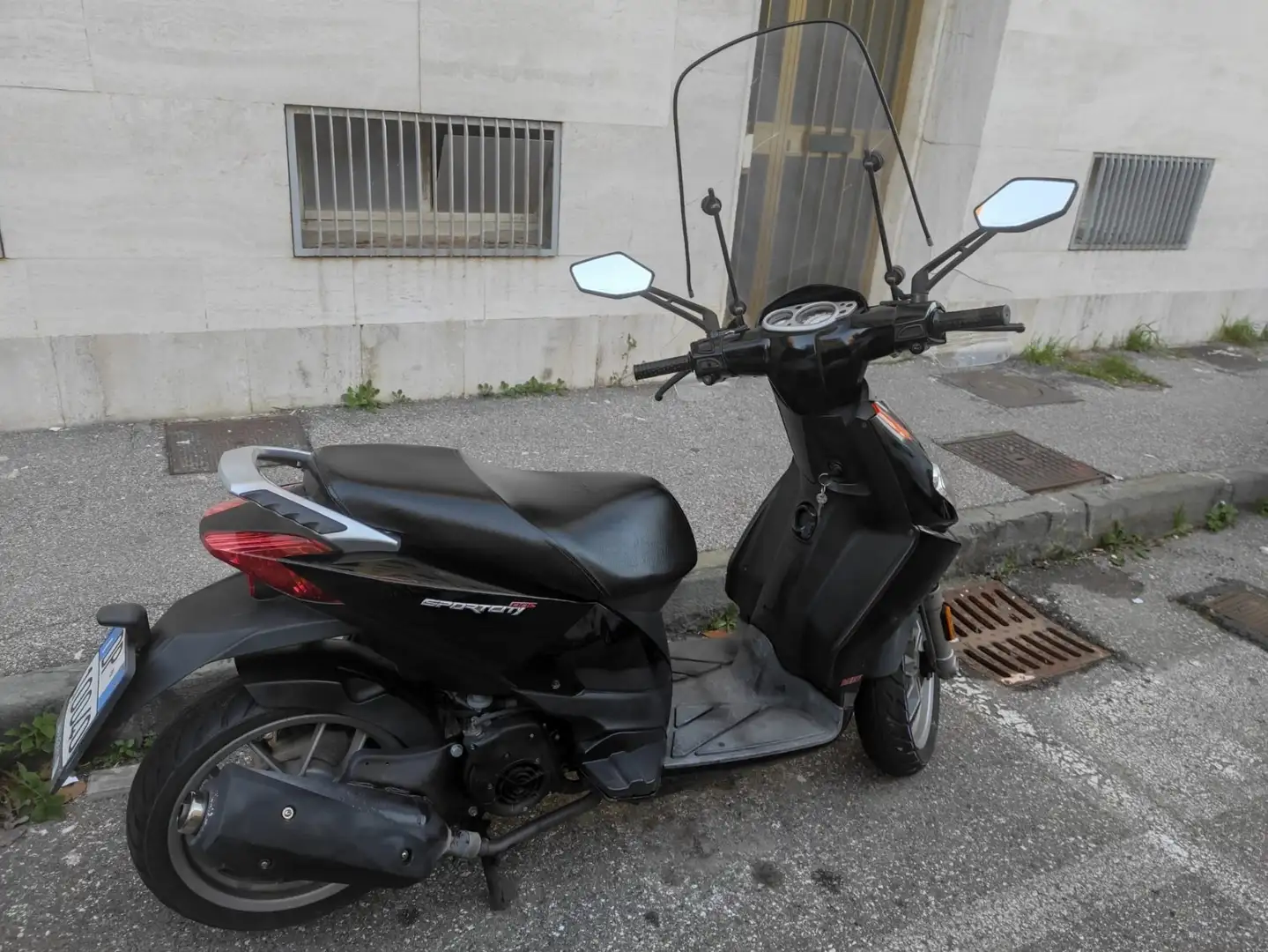 Aprilia Sportcity 125 crna - 2