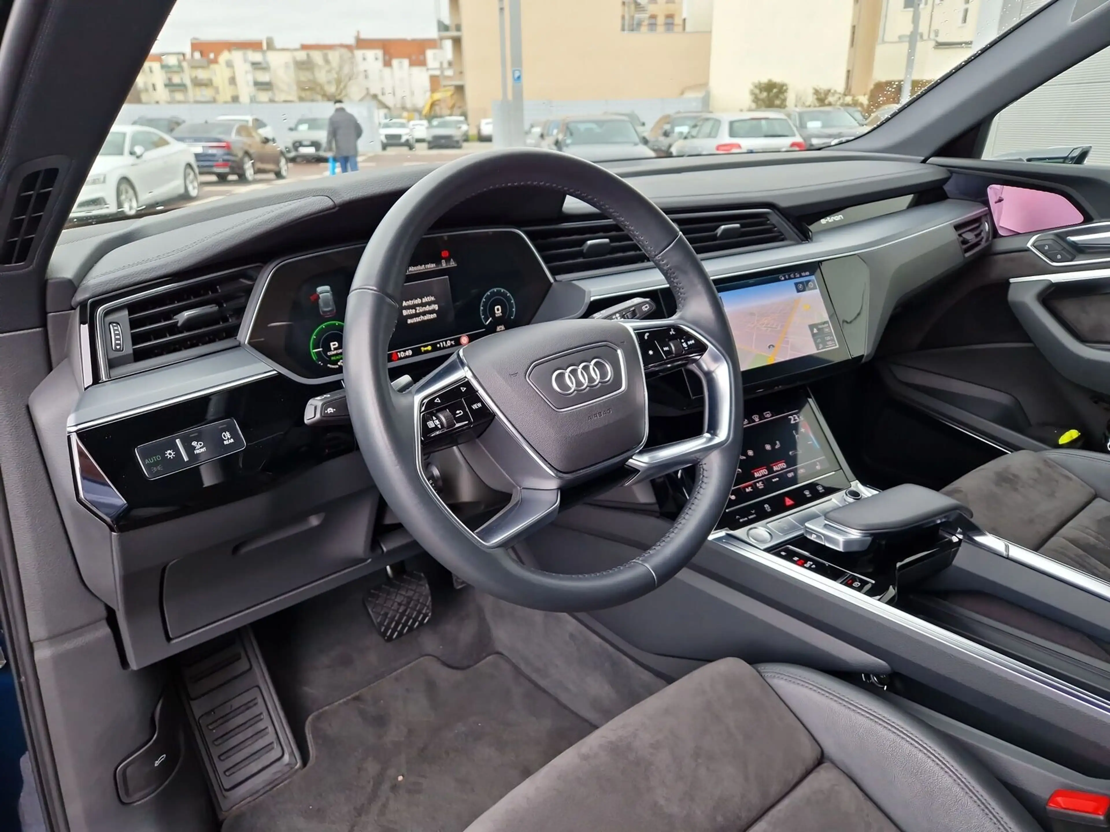 Audi e-tron 55 qu AHK HuD PANO MATRIX LUFT B&O — photo 11