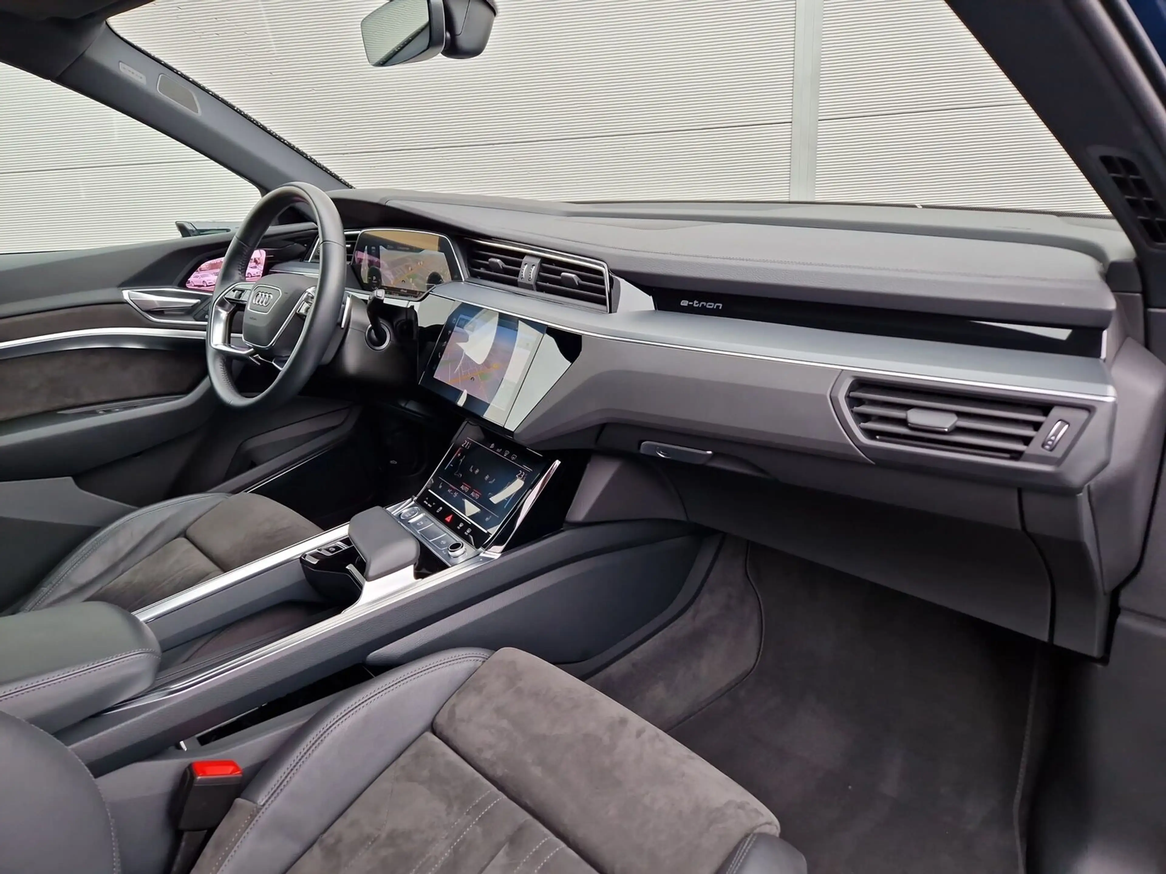 Audi e-tron 55 qu AHK HuD PANO MATRIX LUFT B&O — photo 13