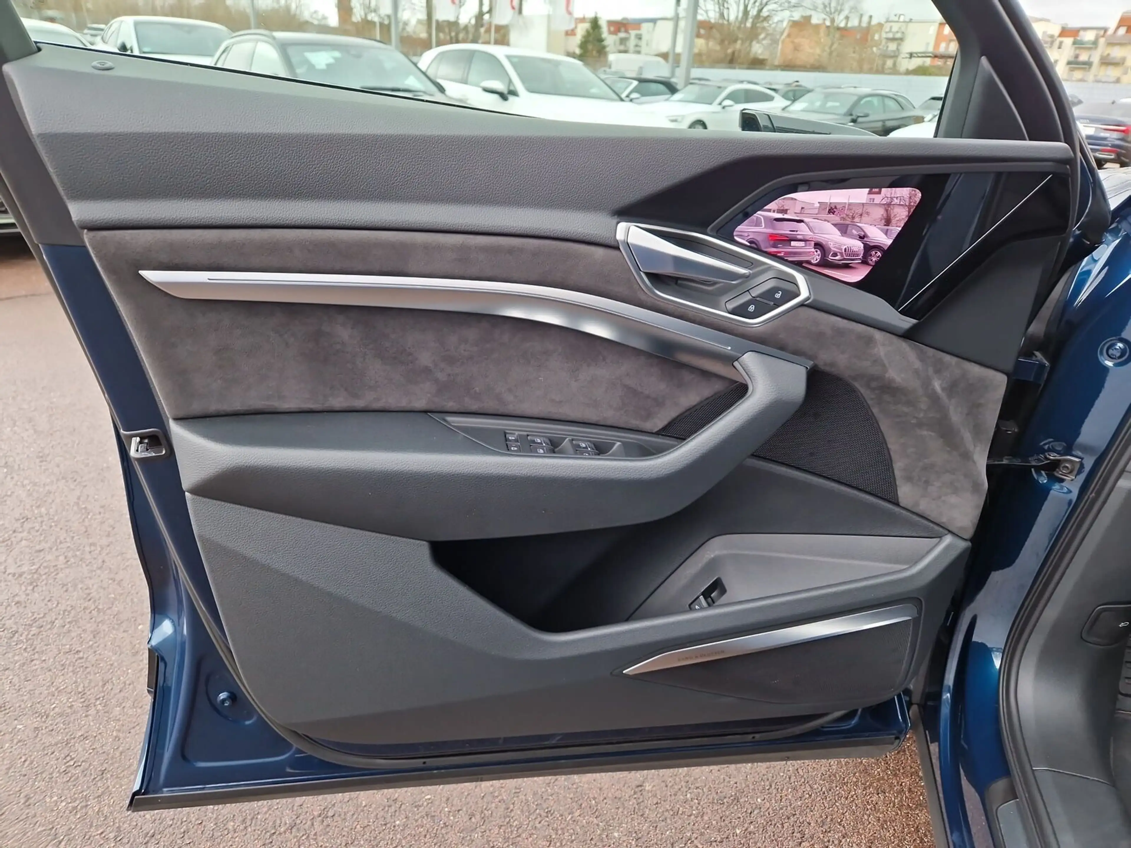 Audi e-tron 55 qu AHK HuD PANO MATRIX LUFT B&O — photo 12