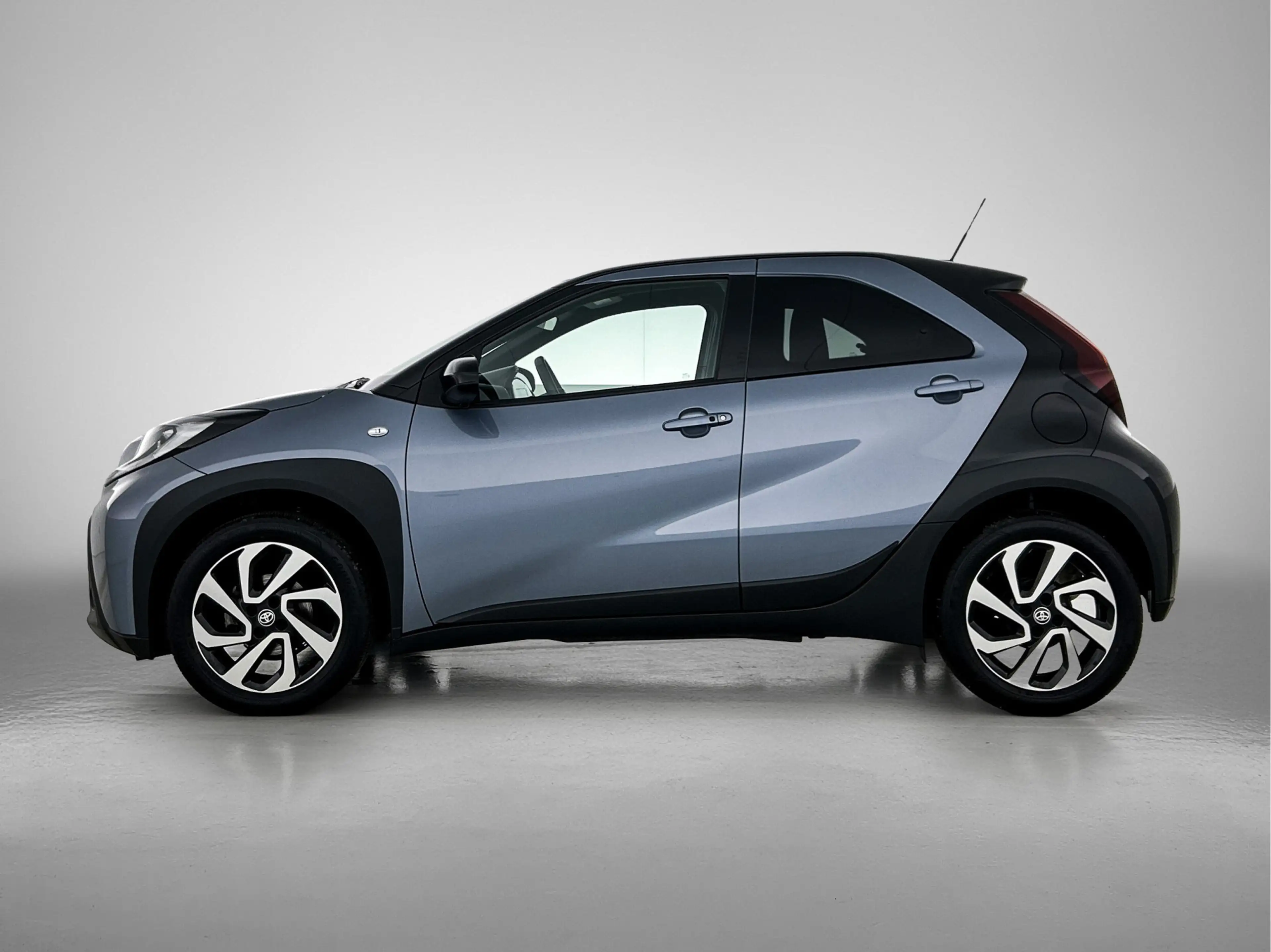 Toyota Aygo X 1.0 VVT-i S-CVT Pulse + | BTW Voertuig | Parkeerse — photo 3