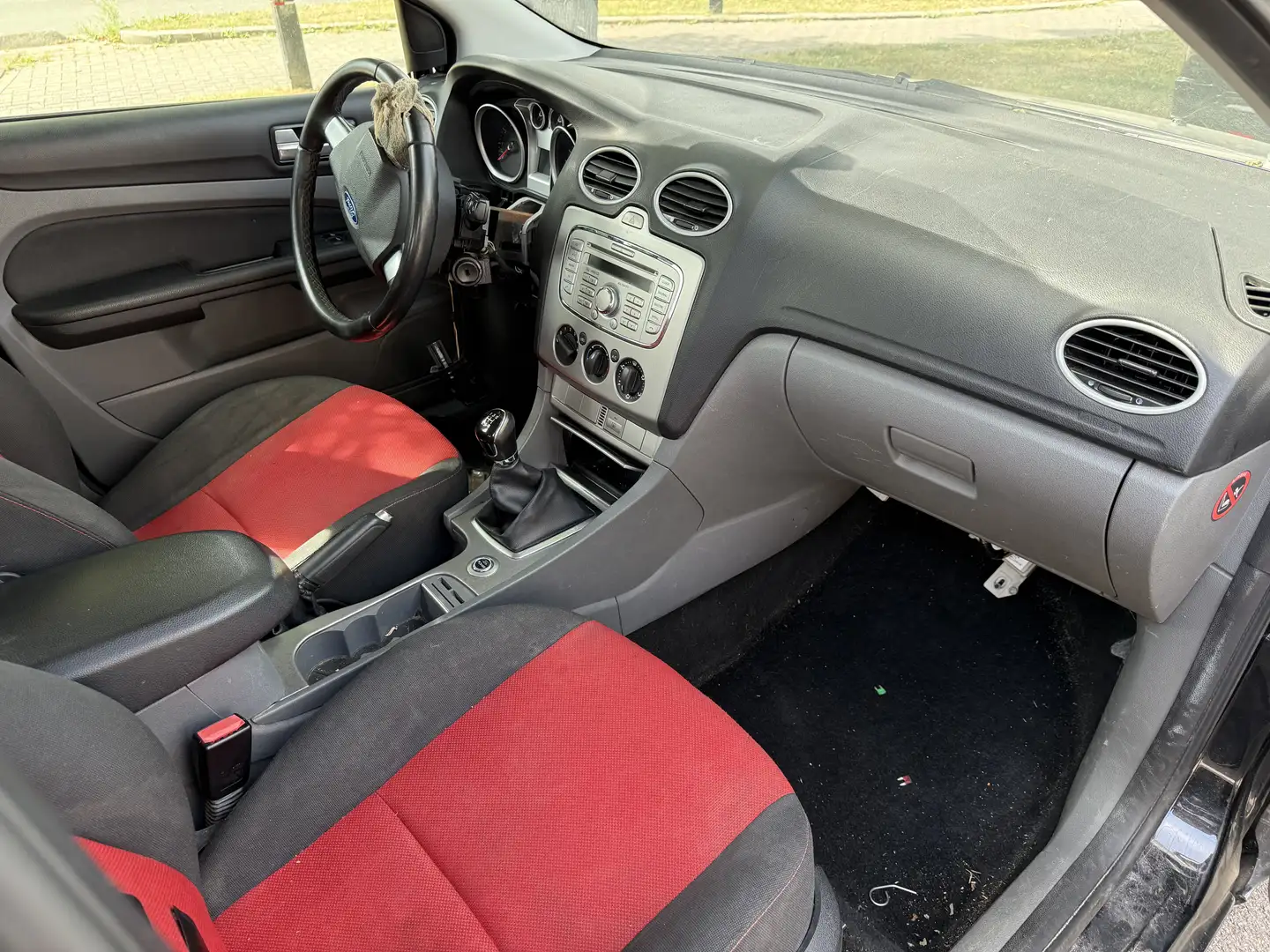 Ford Focus 1.6 Titanium 2010 Zwart - 1