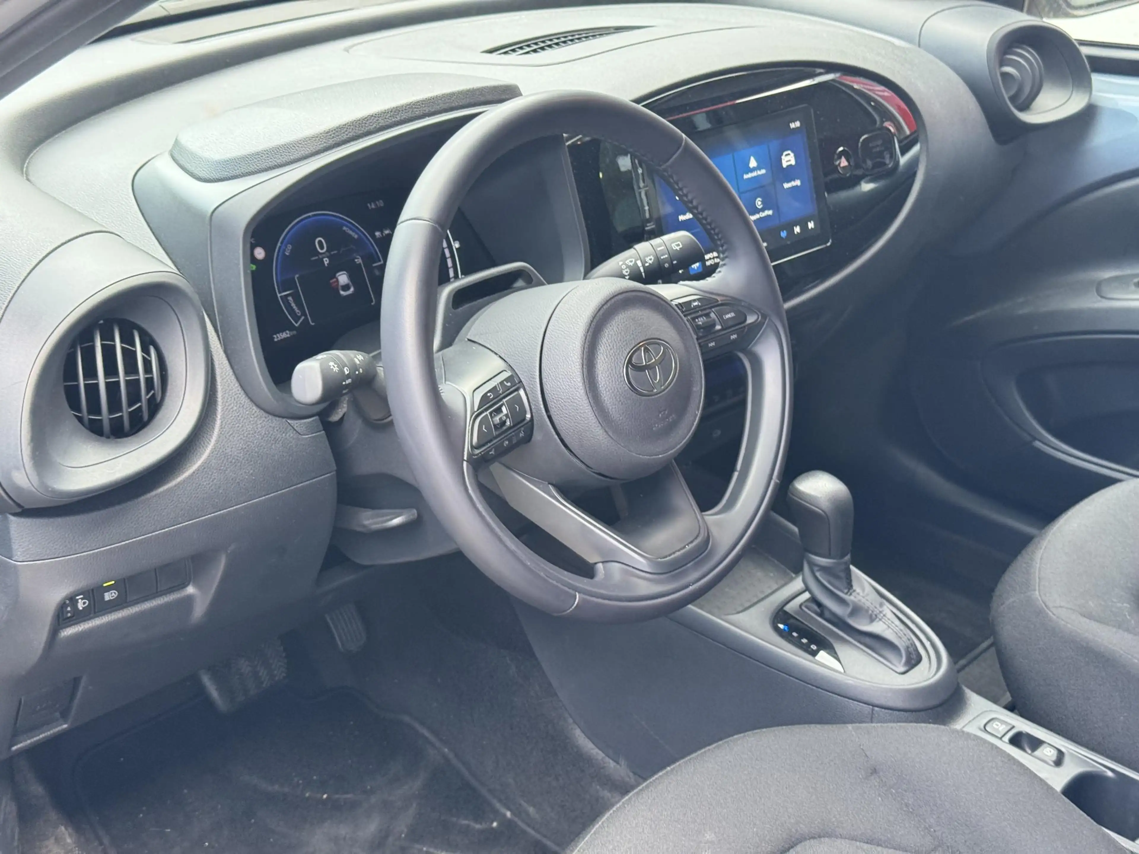 Toyota Aygo X Hybrid 115 play APPLE/ANDROID CARPLAY ADAPTIEVE CR — photo 5