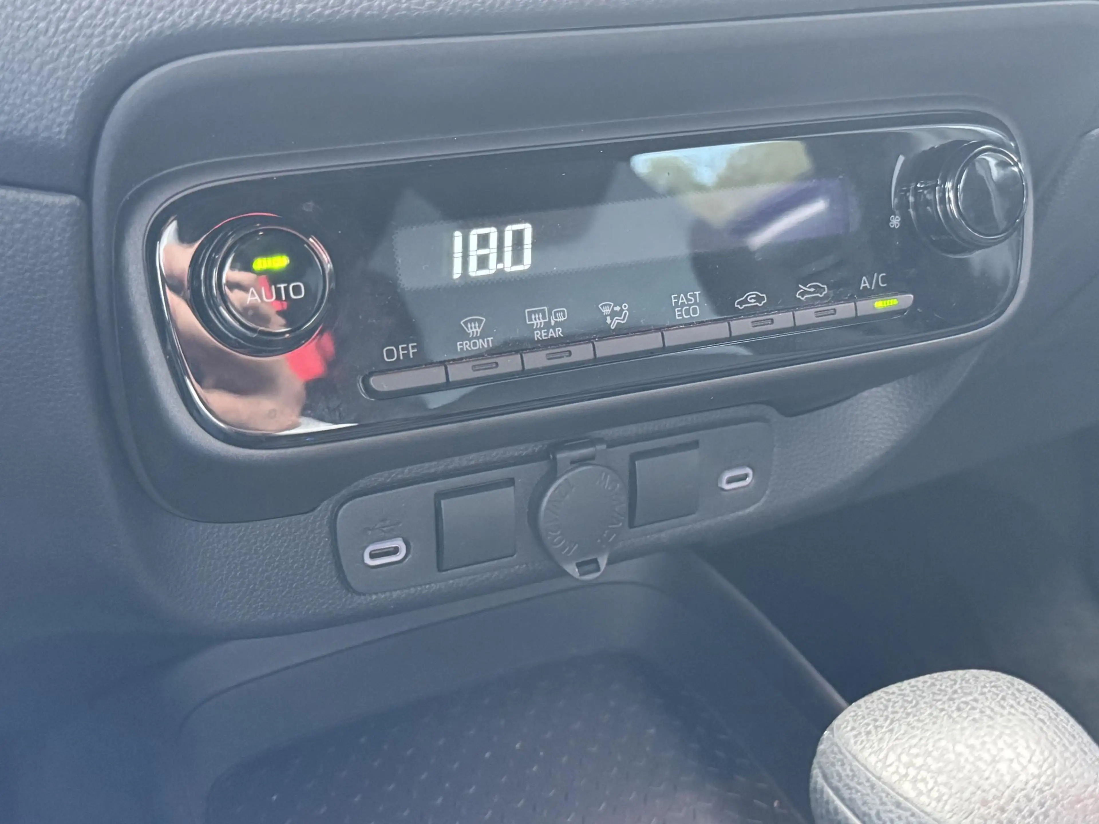 Toyota Aygo X Hybrid 115 play APPLE/ANDROID CARPLAY ADAPTIEVE CR — photo 13