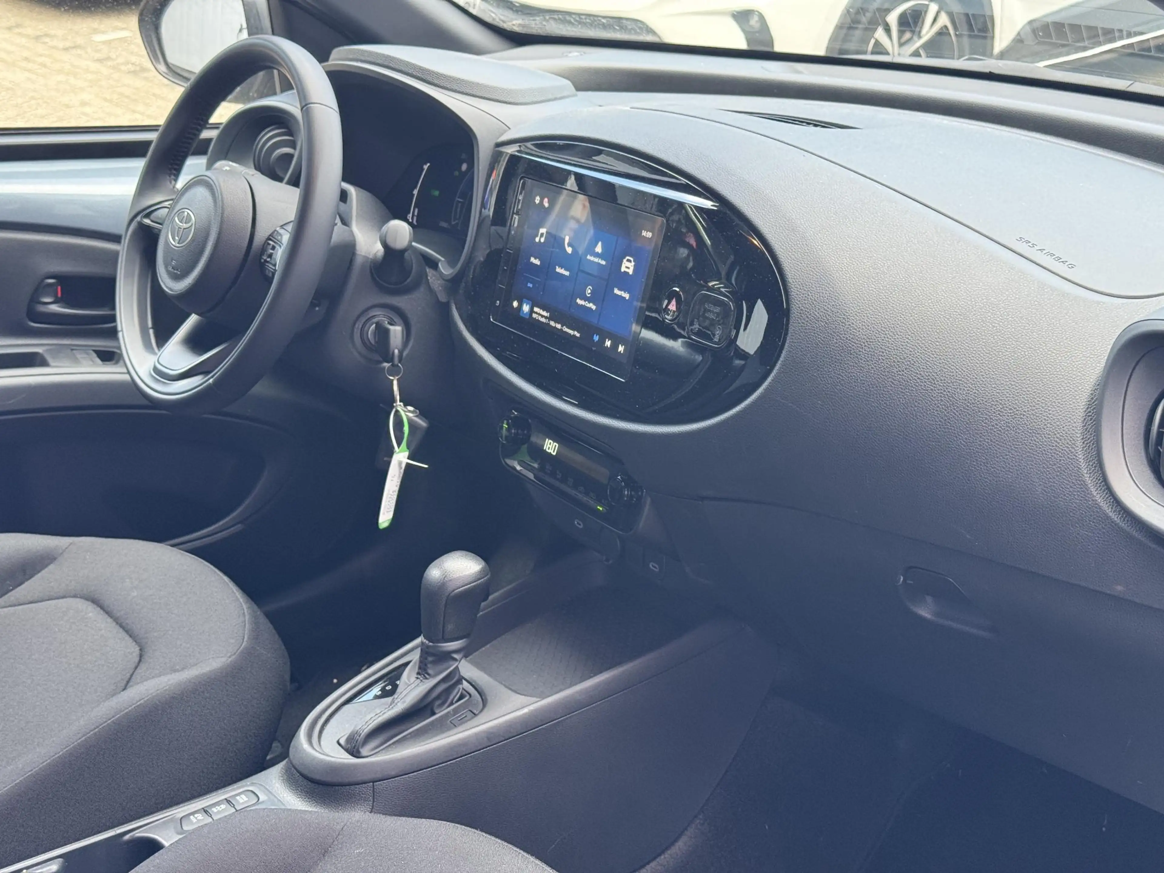 Toyota Aygo X Hybrid 115 play APPLE/ANDROID CARPLAY ADAPTIEVE CR — photo 3