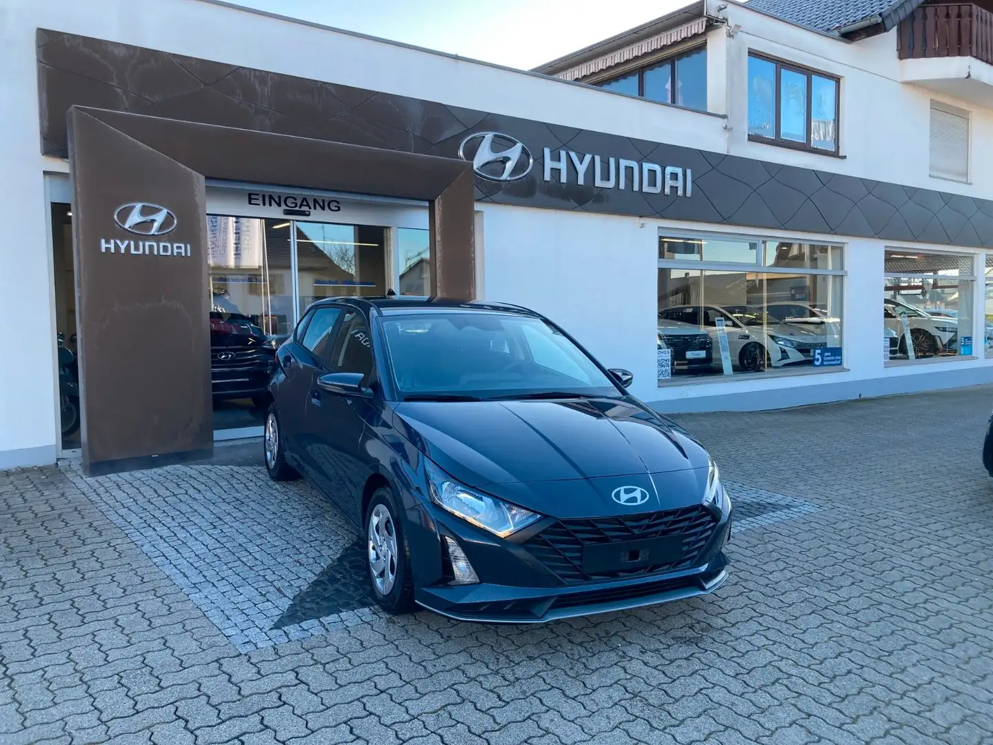 Hyundai i20 1.2 Select mit Navi und Klima Gris - 1