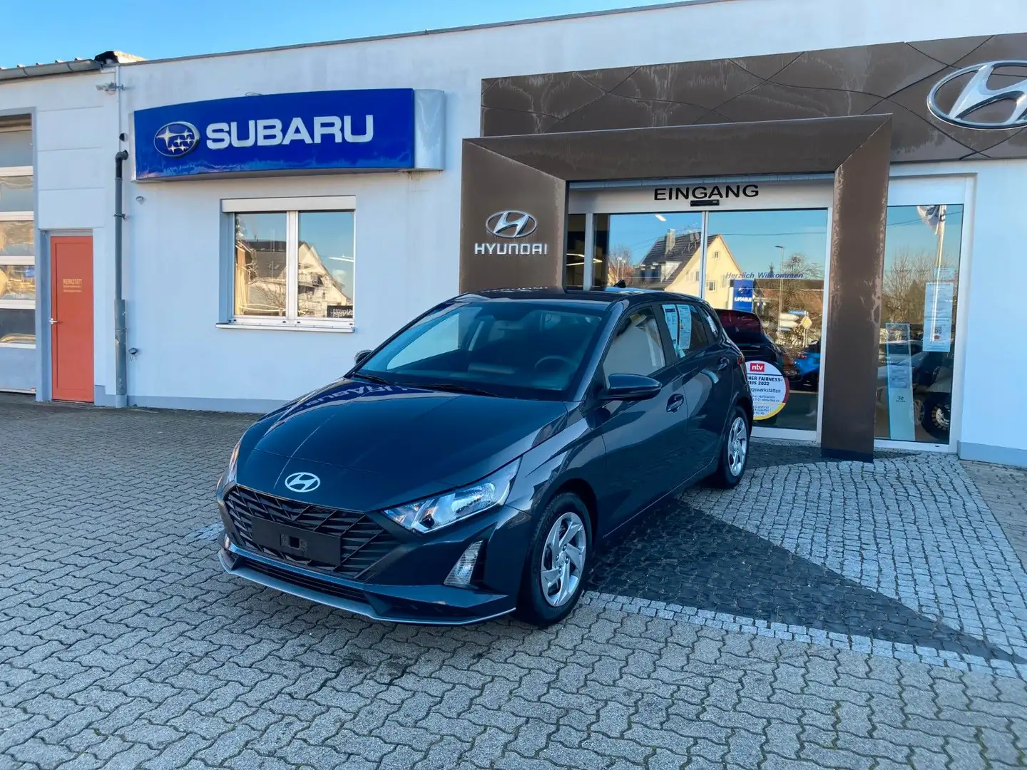 Hyundai i20 1.2 Select mit Navi und Klima Gris - 2