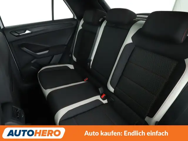 Volkswagen T-Roc view 14