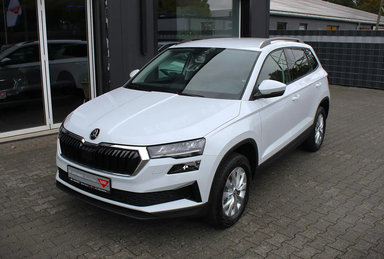 Skoda Karoq Skoda Karoq Selection 1.5 TSI 110kW/150PS, DSG Weiß - 1