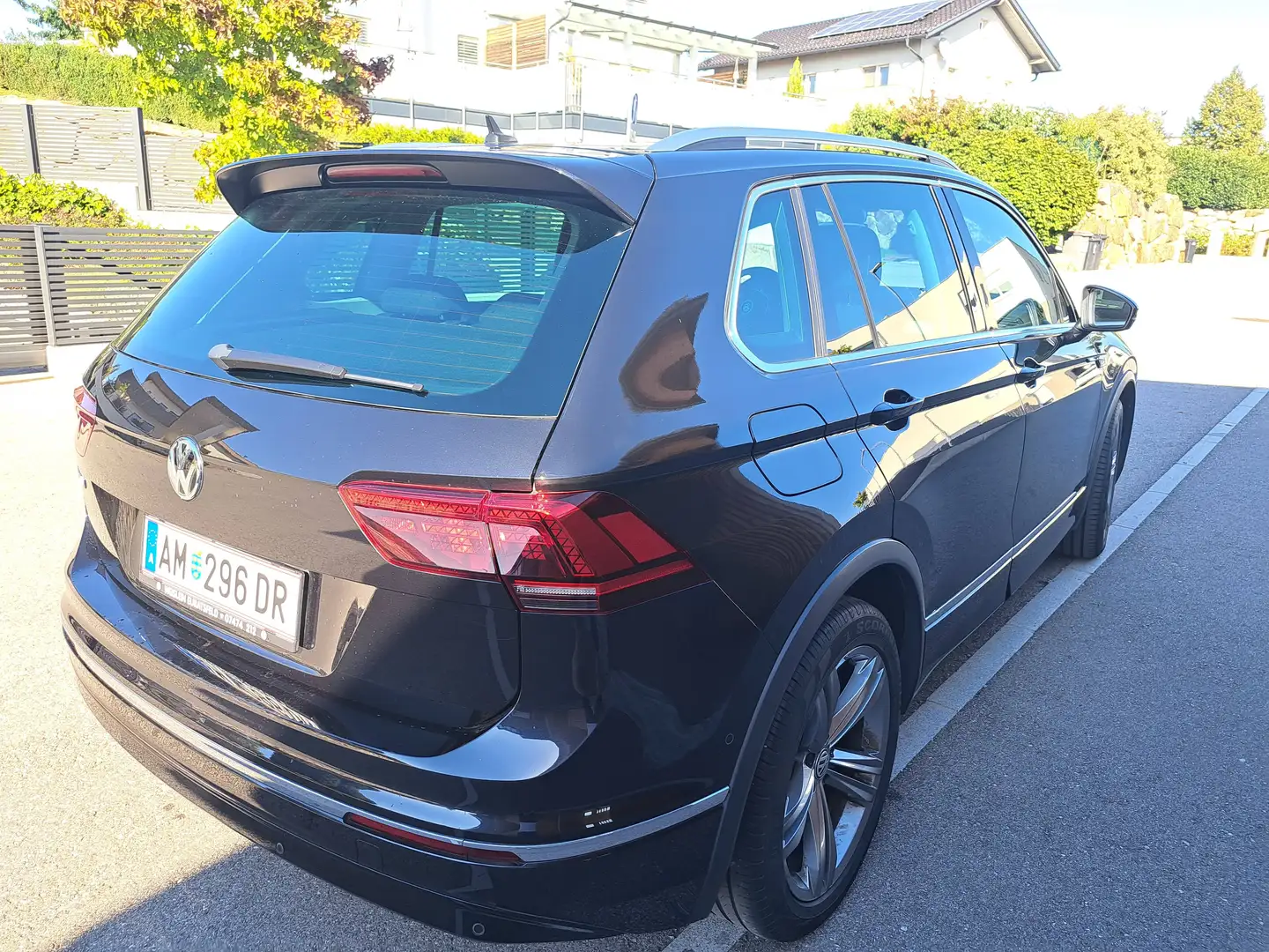 Volkswagen Tiguan Tiguan 2,0 TDI SCR Sky DSG Sky Schwarz - 2