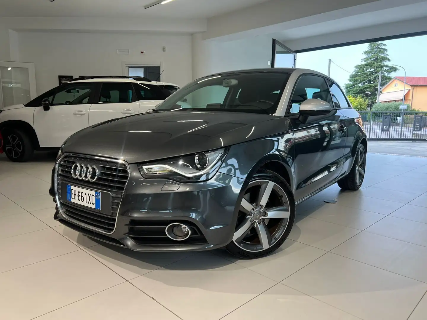 Audi A1 1.6 TDI 105 CV Attraction Grigio - 2