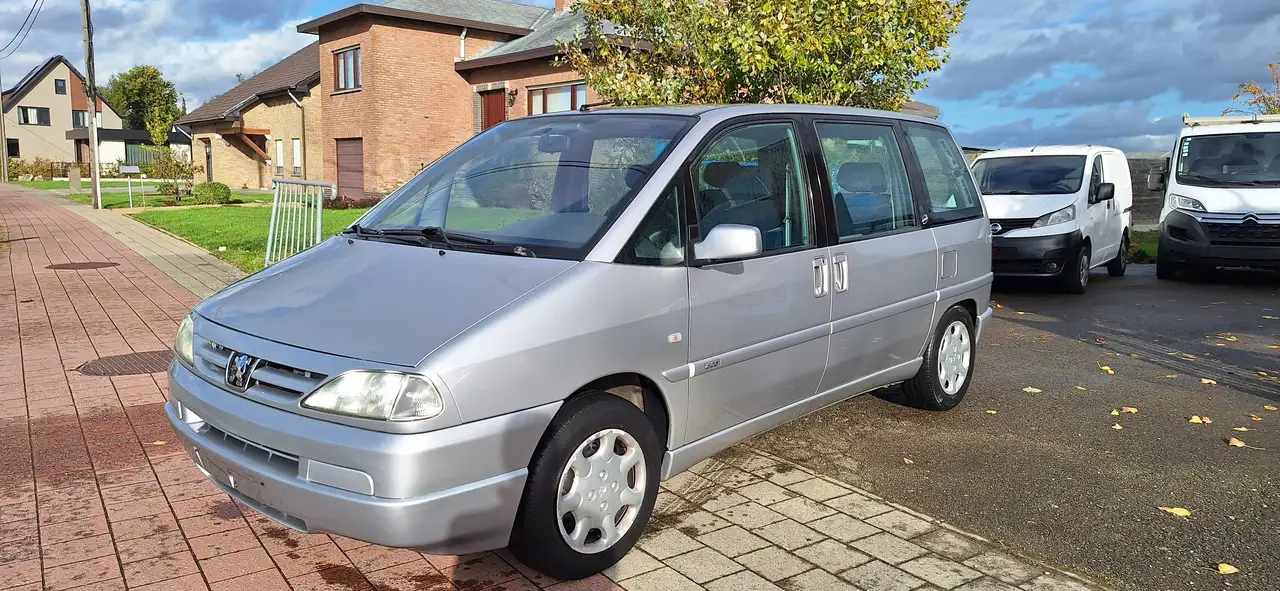Peugeot 806