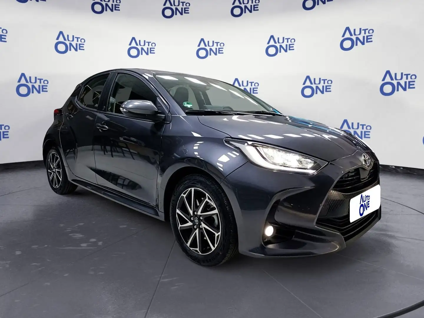 Toyota Yaris 1.5 Hybrid 116Cv Auto Trend Grijs - 1