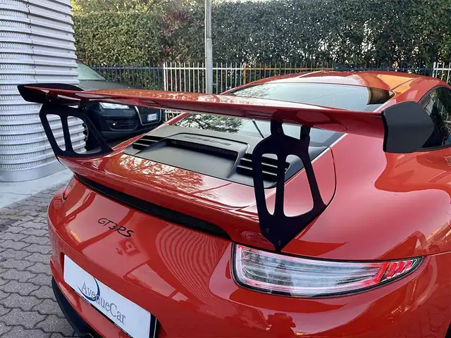 Porsche 911 view 10