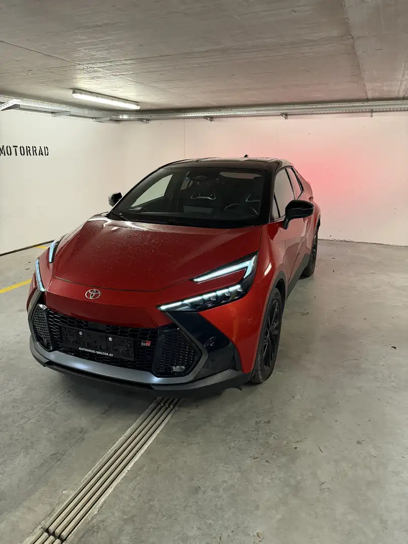 Toyota C-HR 2,0 Plug-In Hybrid E-CVT GR Sport Edition - 1
