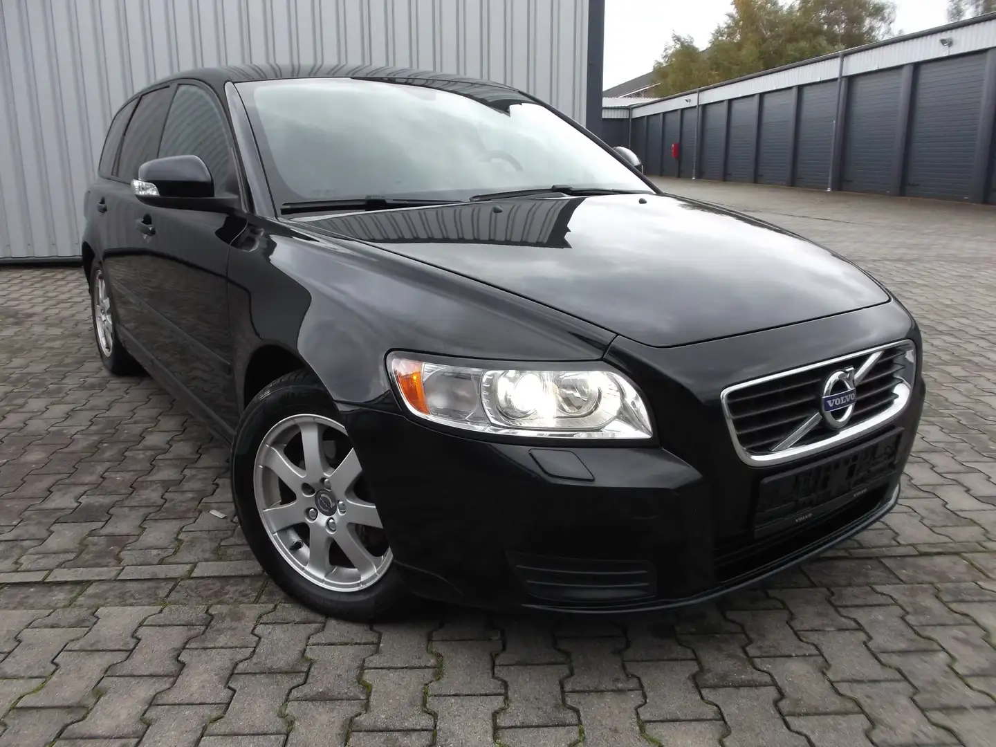 Volvo V50 DIESEL.DPF.TÜV10/2027.6GANG.XENON.NAVI.AHK.ALU Schwarz - 1