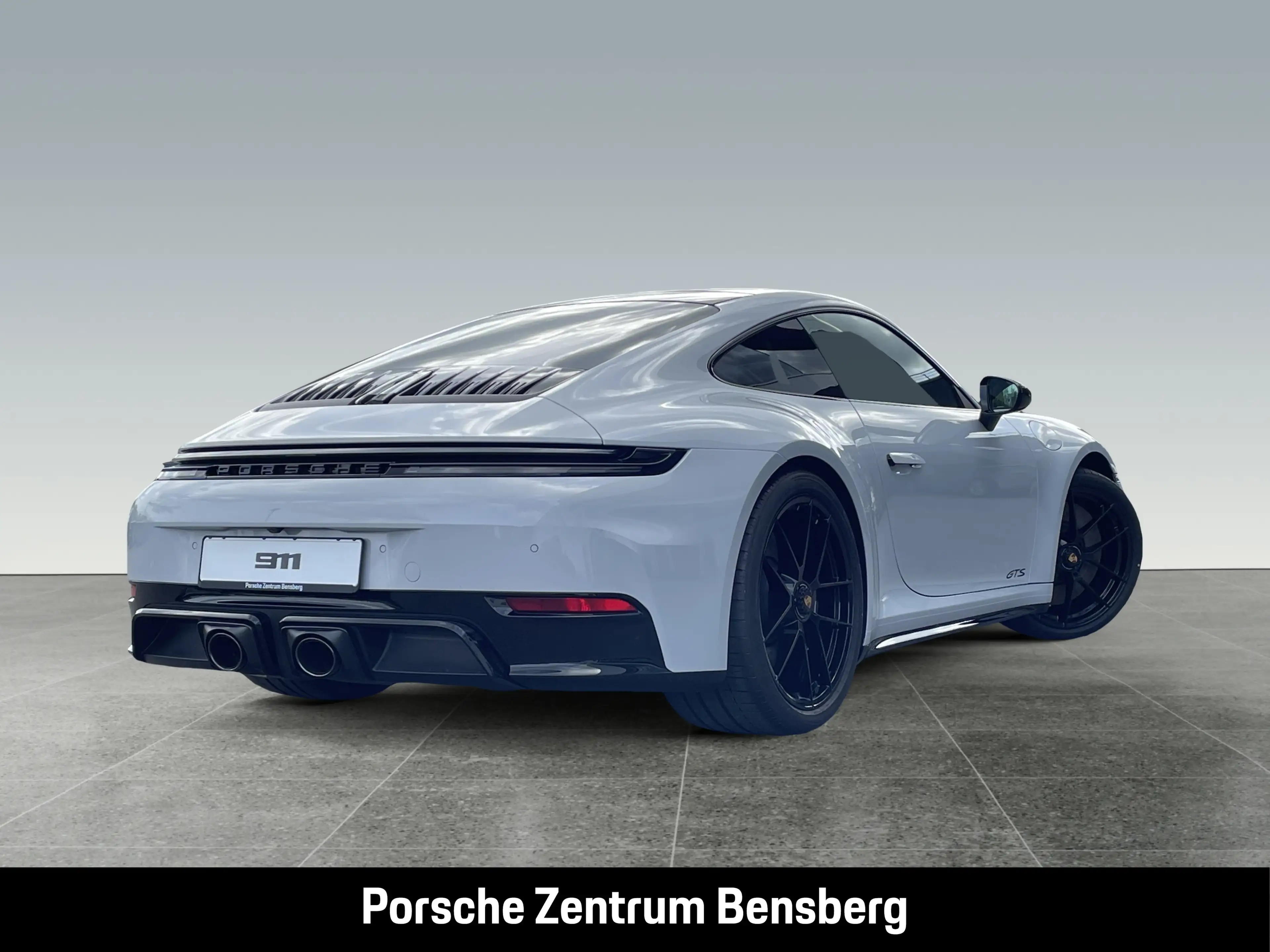 Porsche 911 Carrera 4 GTS — photo 4