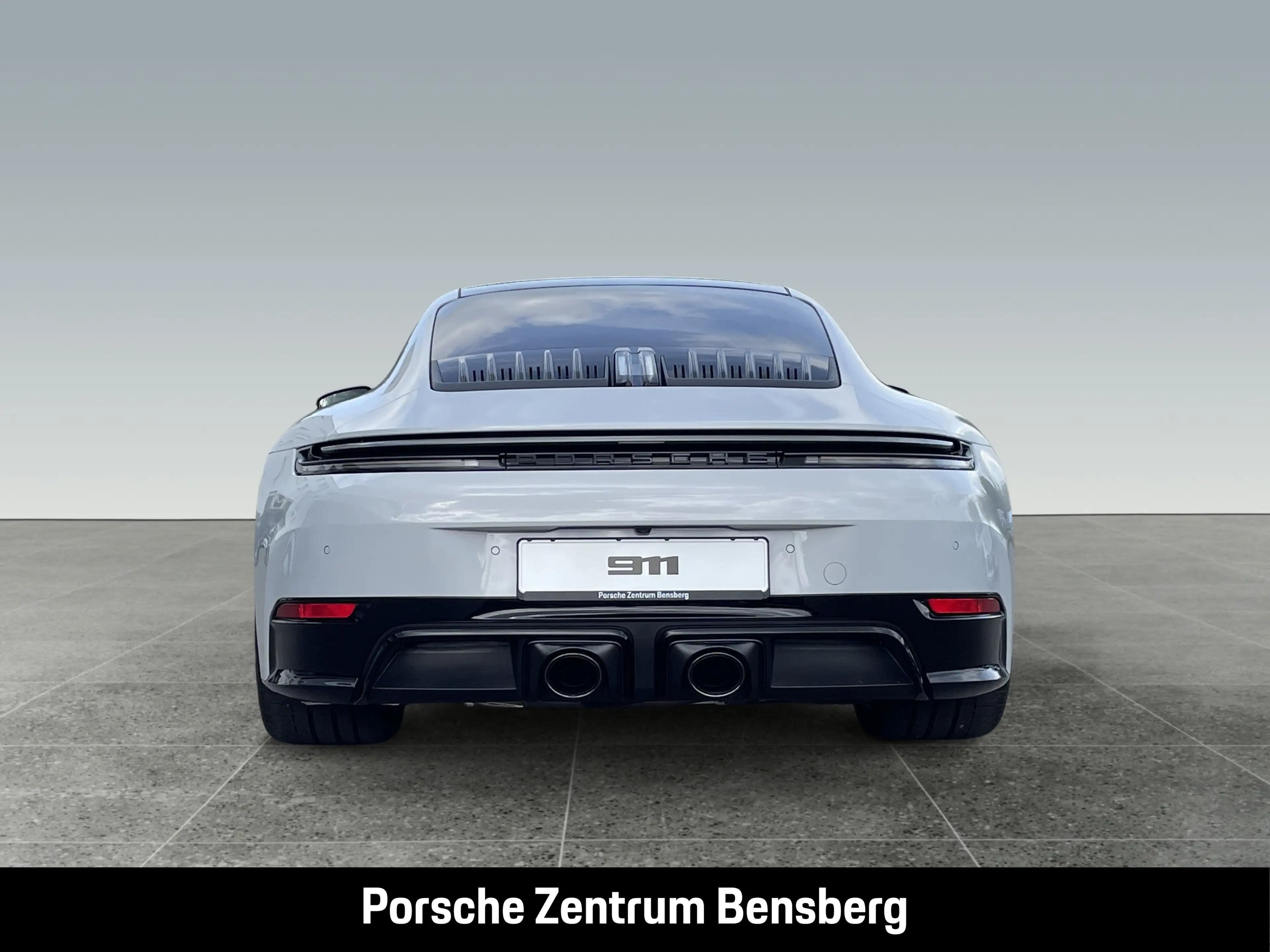 Porsche 911 Carrera 4 GTS — photo 8