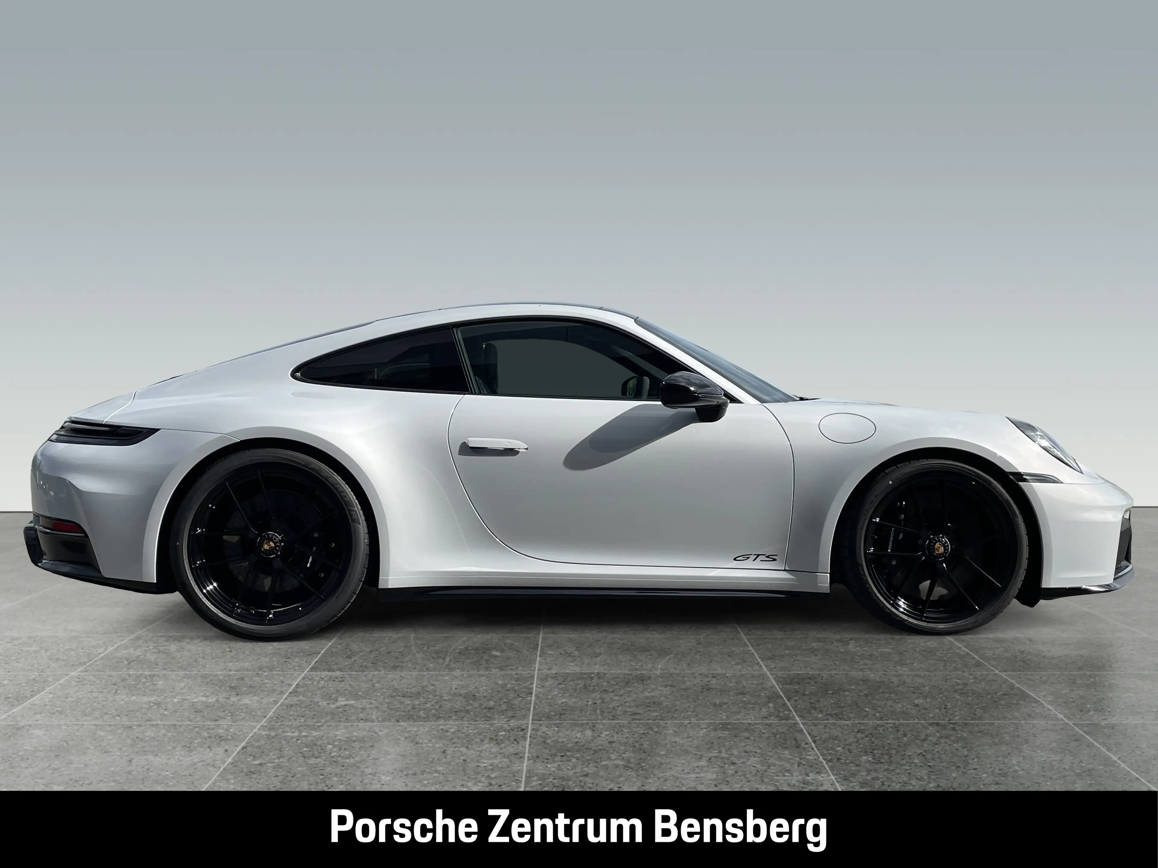 Porsche 911 Carrera 4 GTS — photo 5