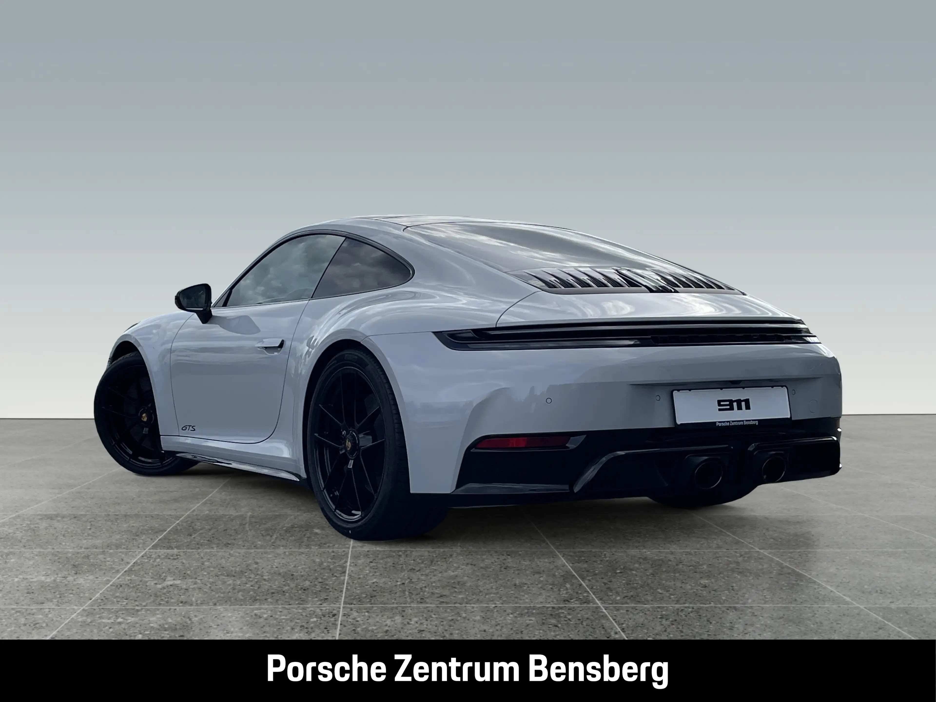 Porsche 911 Carrera 4 GTS — photo 3