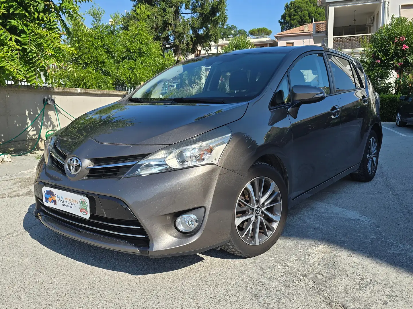 Toyota Verso 1.6 d-4d Active  E6 Gris - 1