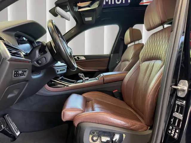 BMW X7 view 10