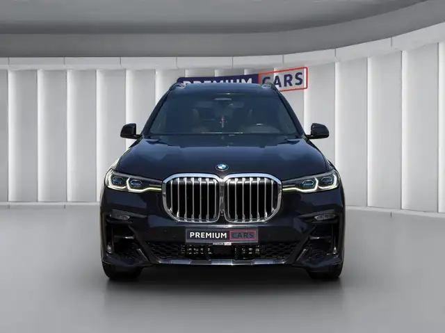 BMW X7 view 8