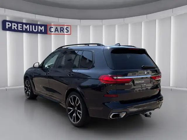 BMW X7 view 3