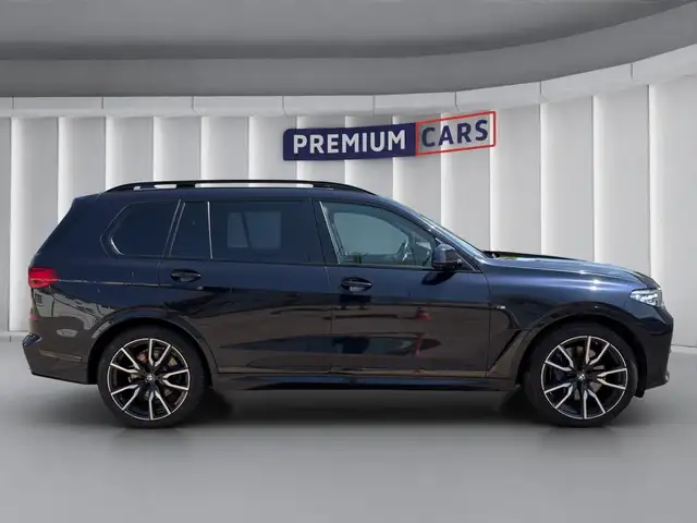 BMW X7 view 6