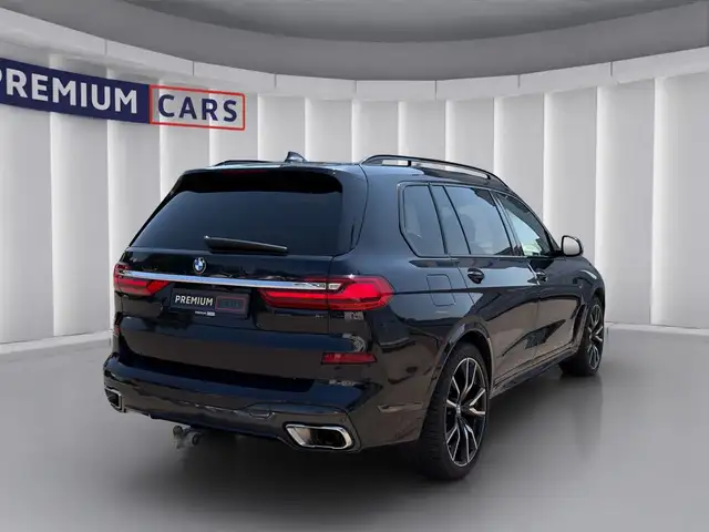 BMW X7 view 5
