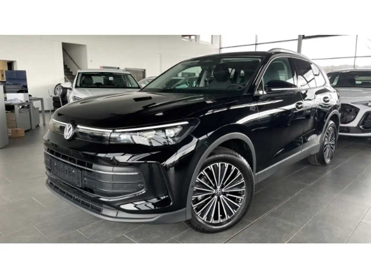 Volkswagen Tiguan 1.5 Prime el. AHK Navi Kamera IQ-Light Ambiente vi