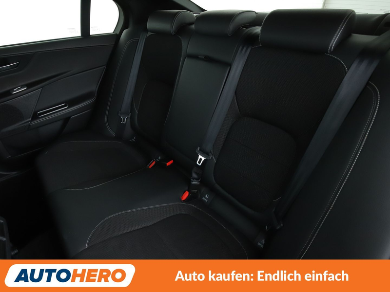 Jaguar XE 20d R-Sport Aut*NAVI*XENON*TEMPO*CAM*PDC*SHZ* — photo 14