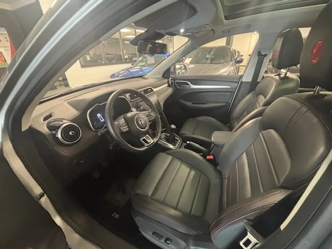 MG ZS 1.0 Luxury GPL 8