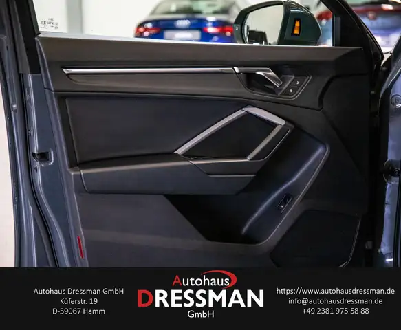 Audi Q3 view 9