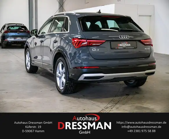 Audi Q3 view 7