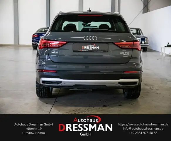 Audi Q3 view 6