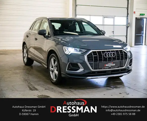 Audi Q3 view 3