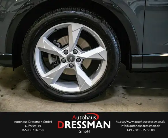 Audi Q3 view 8