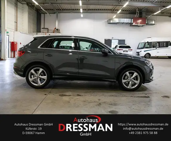 Audi Q3 view 4