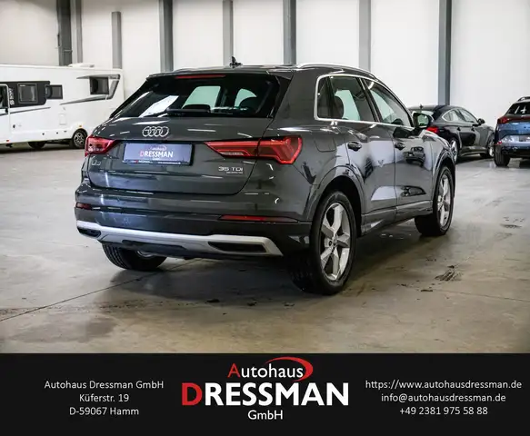 Audi Q3 view 5
