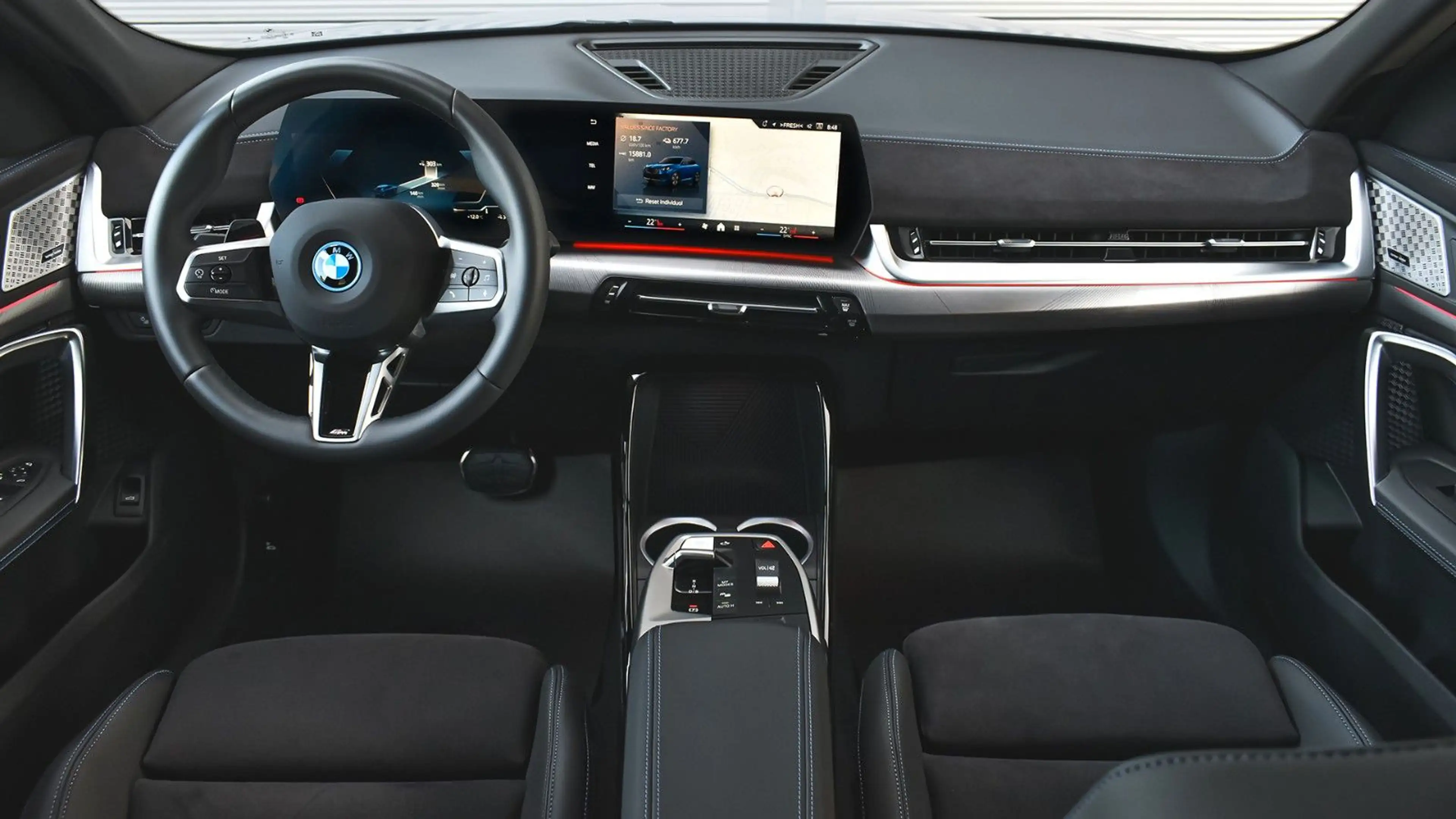 BMW iX2 xDrive30 M Sport — photo 12