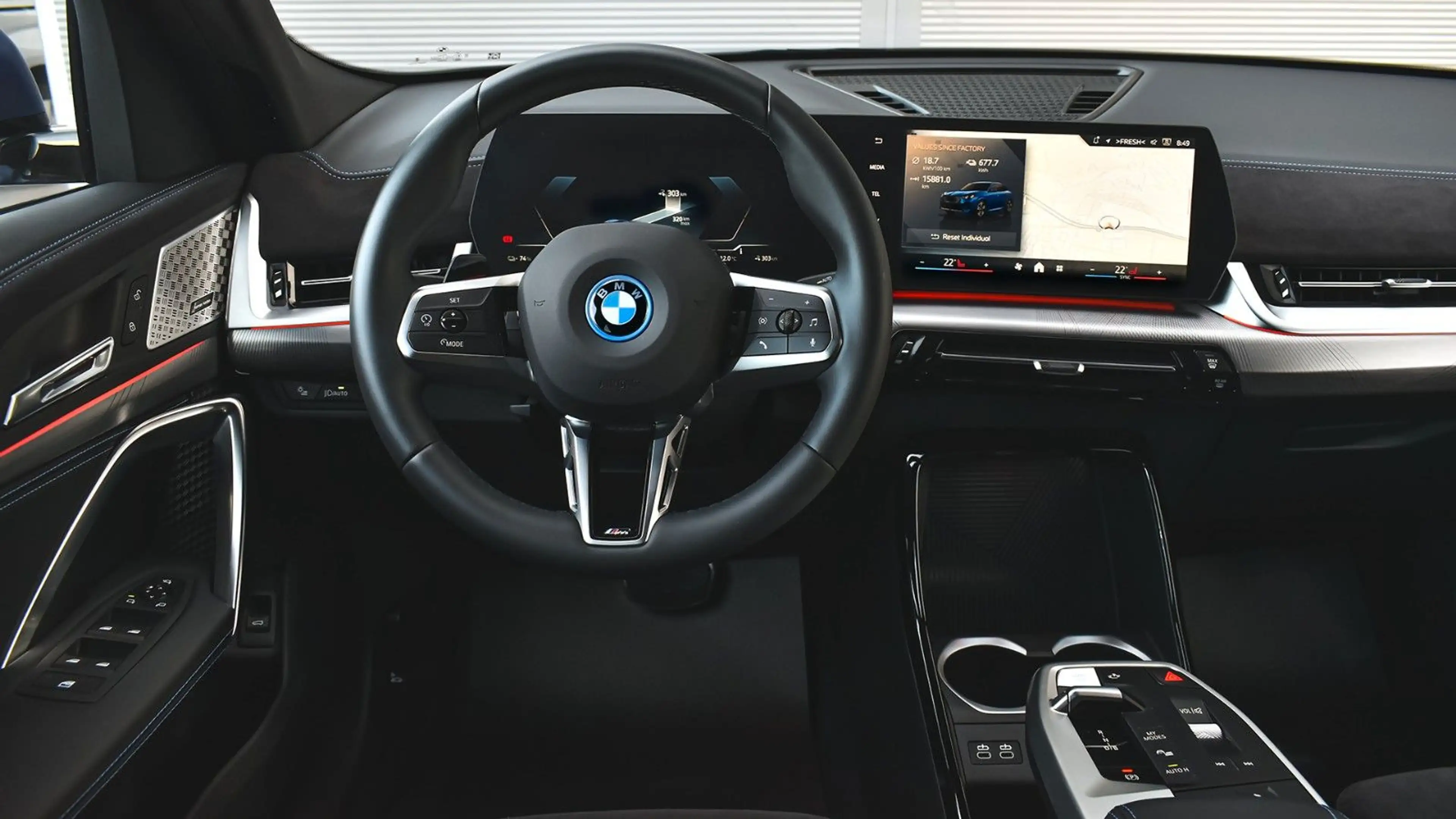 BMW iX2 xDrive30 M Sport — photo 13