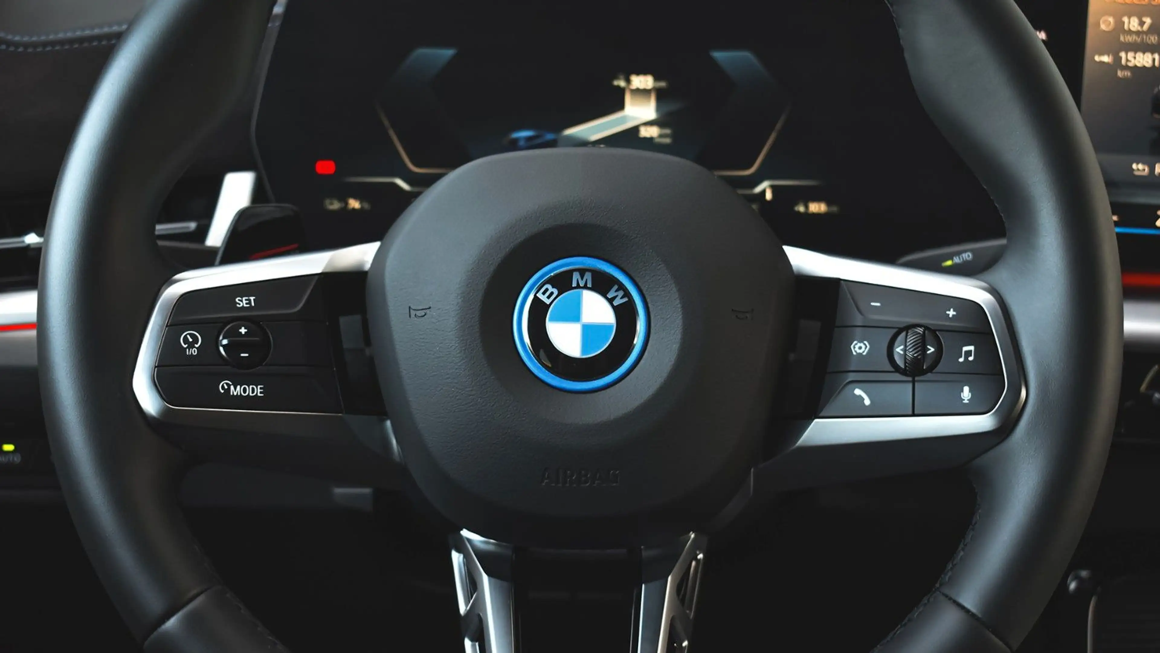 BMW iX2 xDrive30 M Sport — photo 14