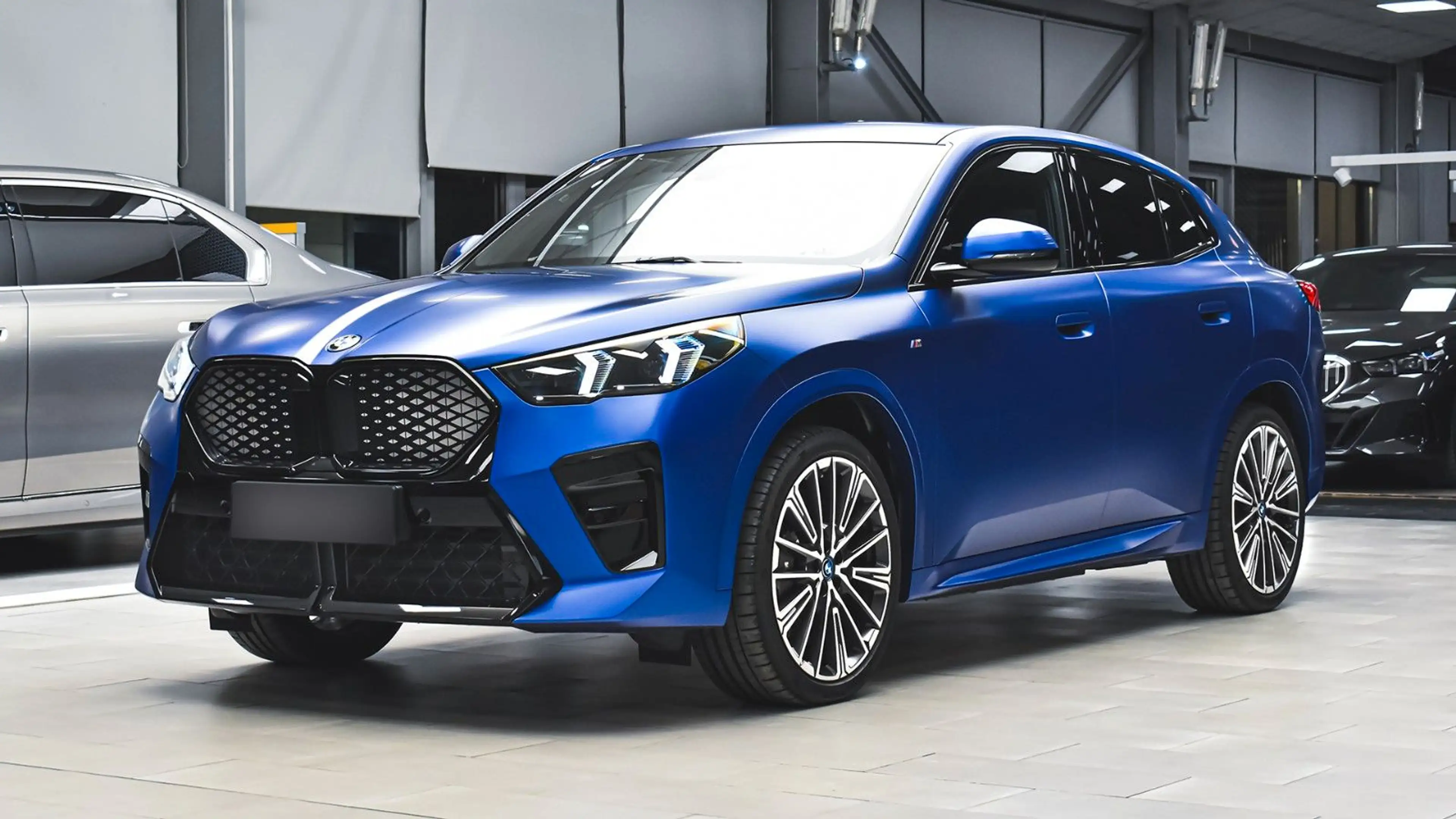 BMW iX2 xDrive30 M Sport — photo 3