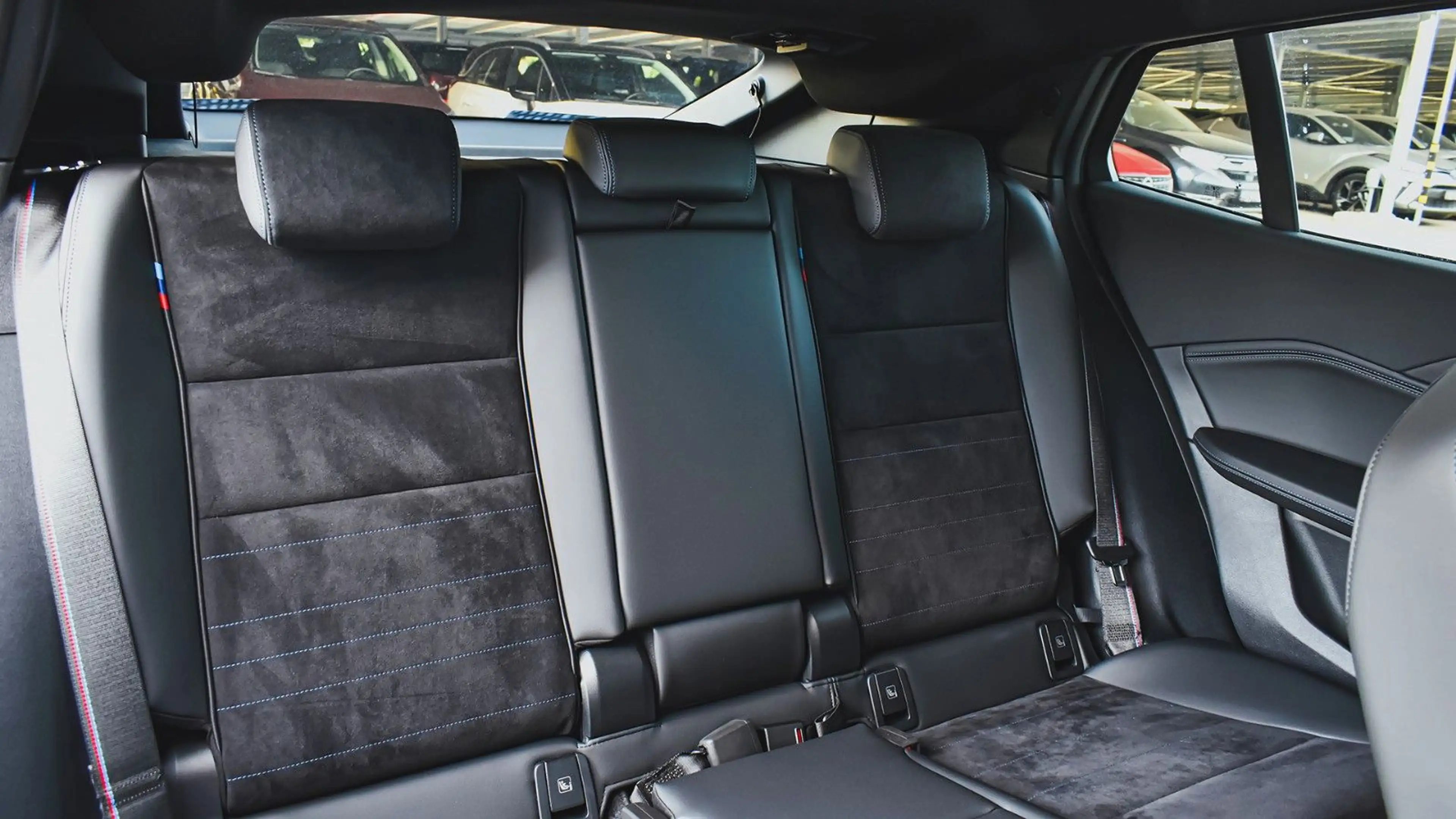 BMW iX2 xDrive30 M Sport — photo 11