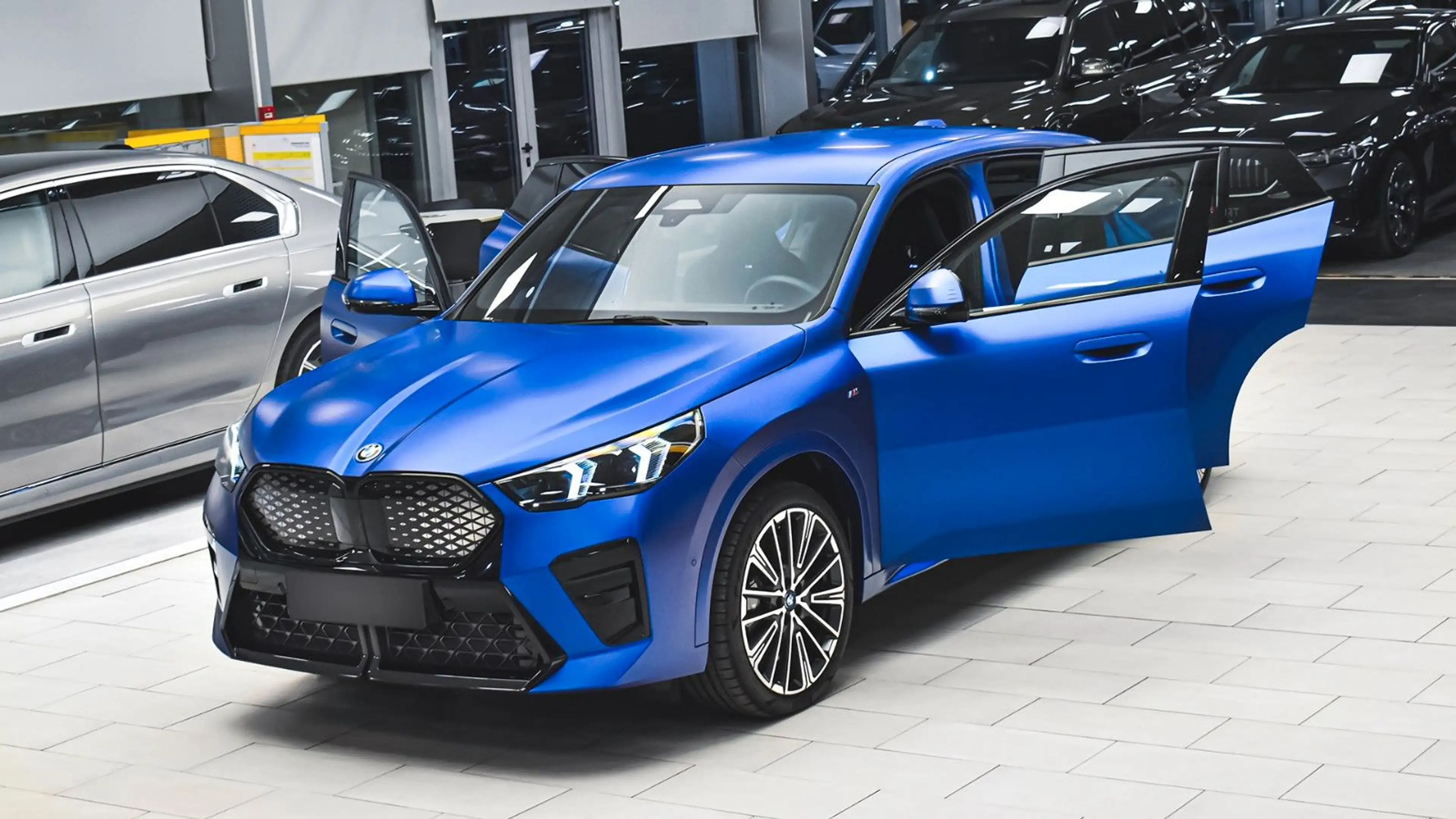 BMW iX2 xDrive30 M Sport — photo 7