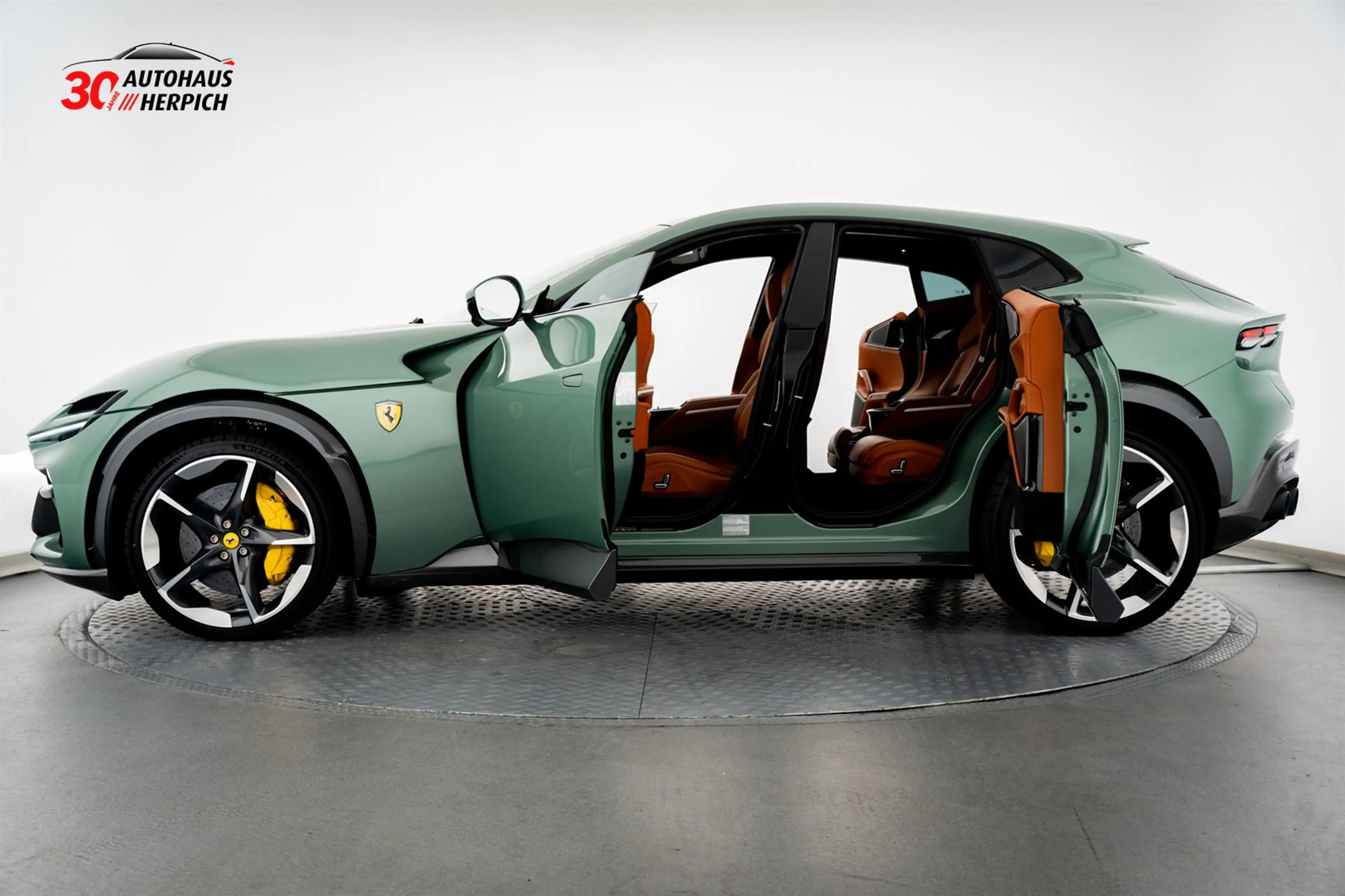 Ferrari Purosangue V12 VERDE DORA PANO Lift Massage — photo 8
