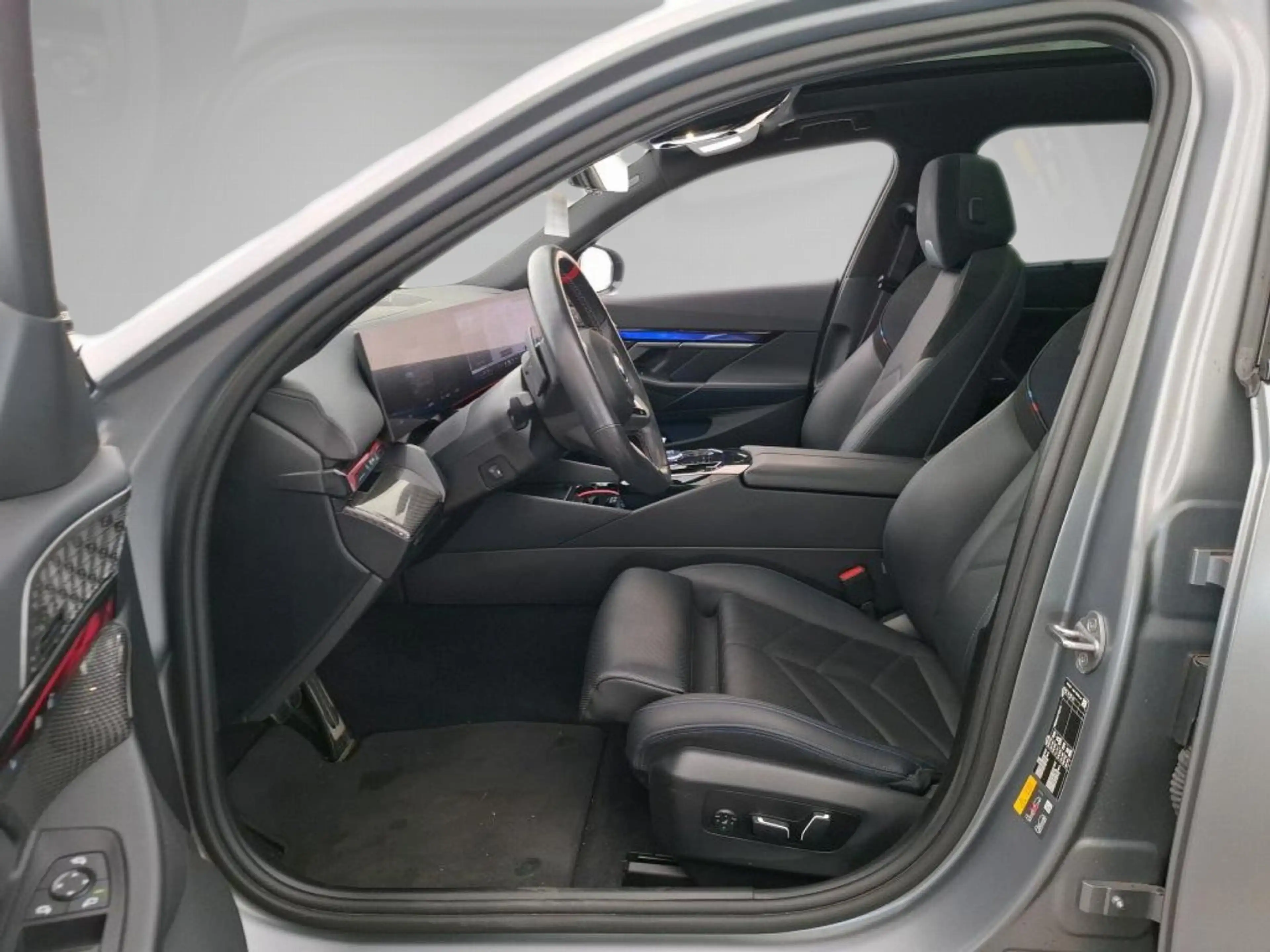 BMW i5 M60 xDrive Touring Inno 360° AHK Pano — photo 6