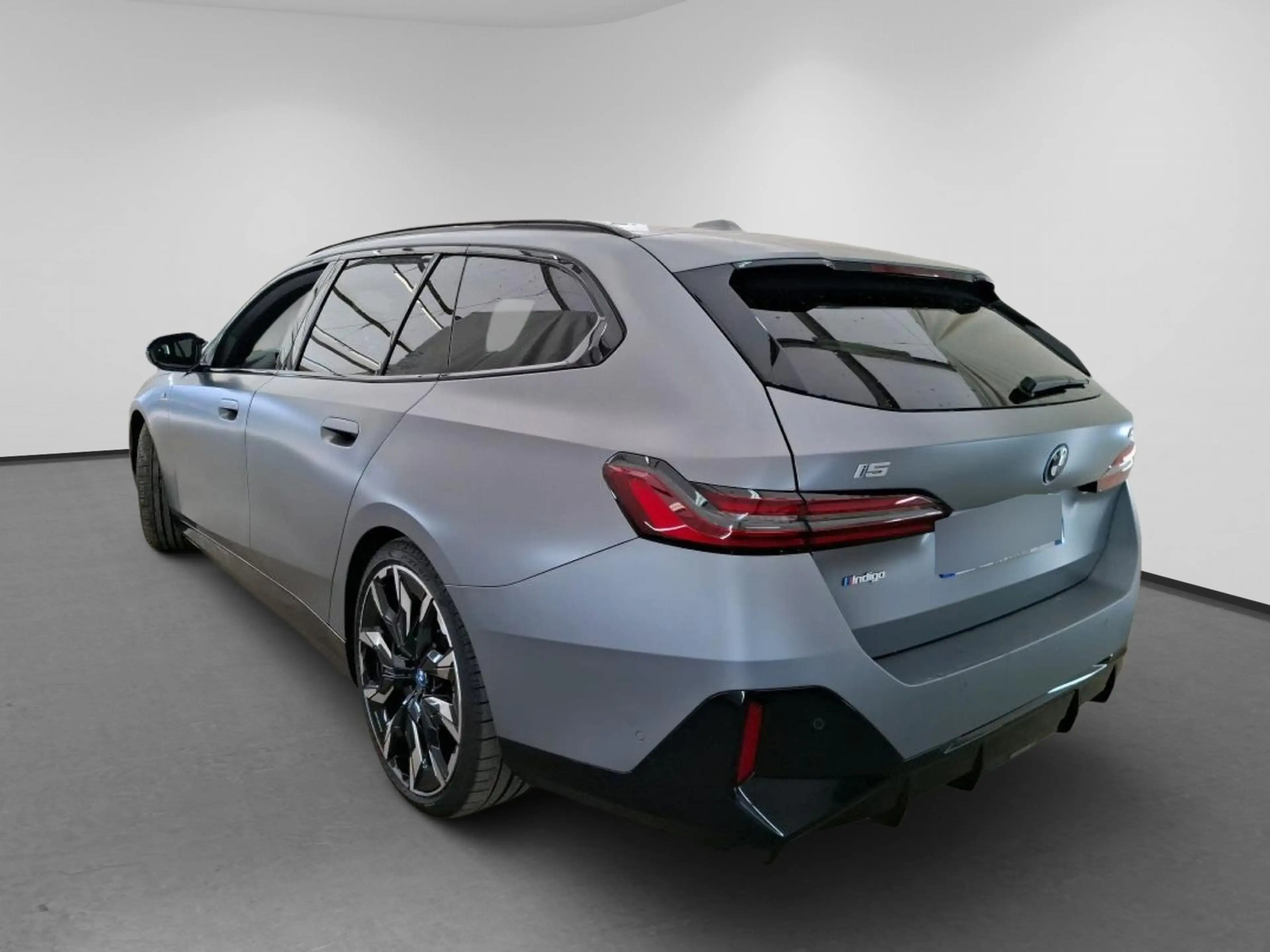 BMW i5 M60 xDrive Touring Inno 360° AHK Pano — photo 5