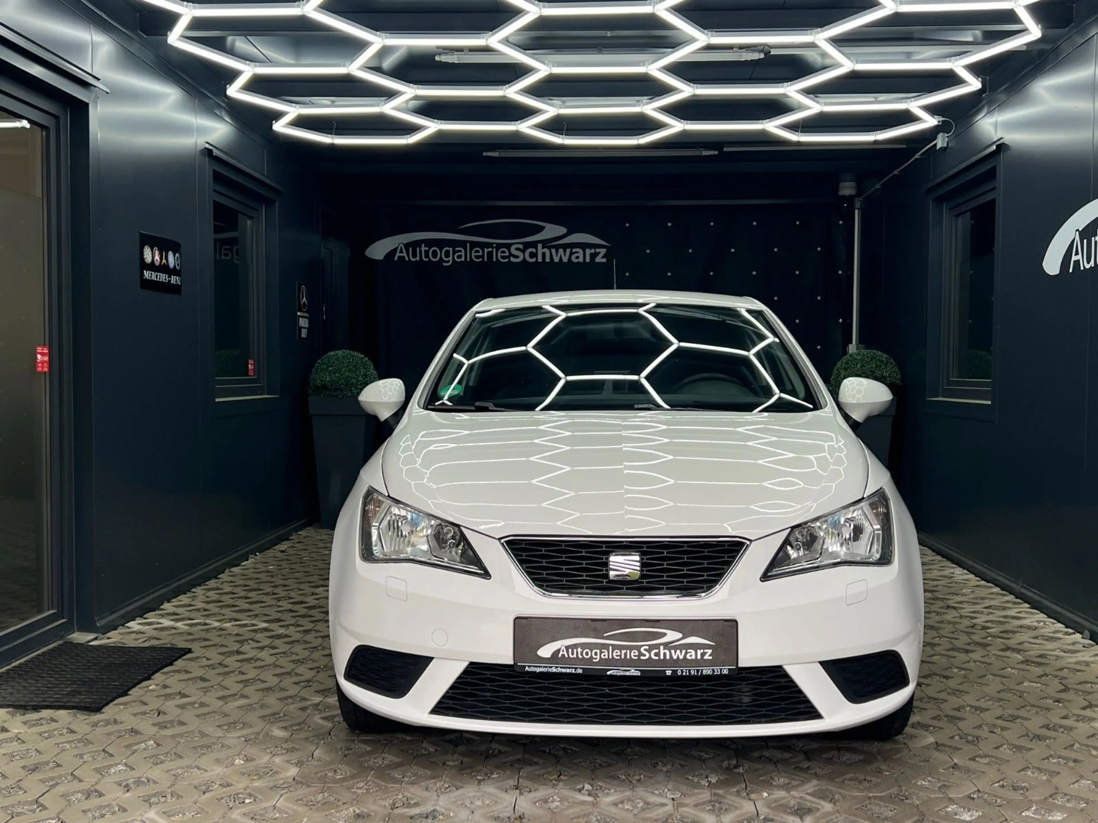 SEAT Ibiza 1.4 Style Salsa CLIMATRONIC NAVI+BT SITZH — photo 4